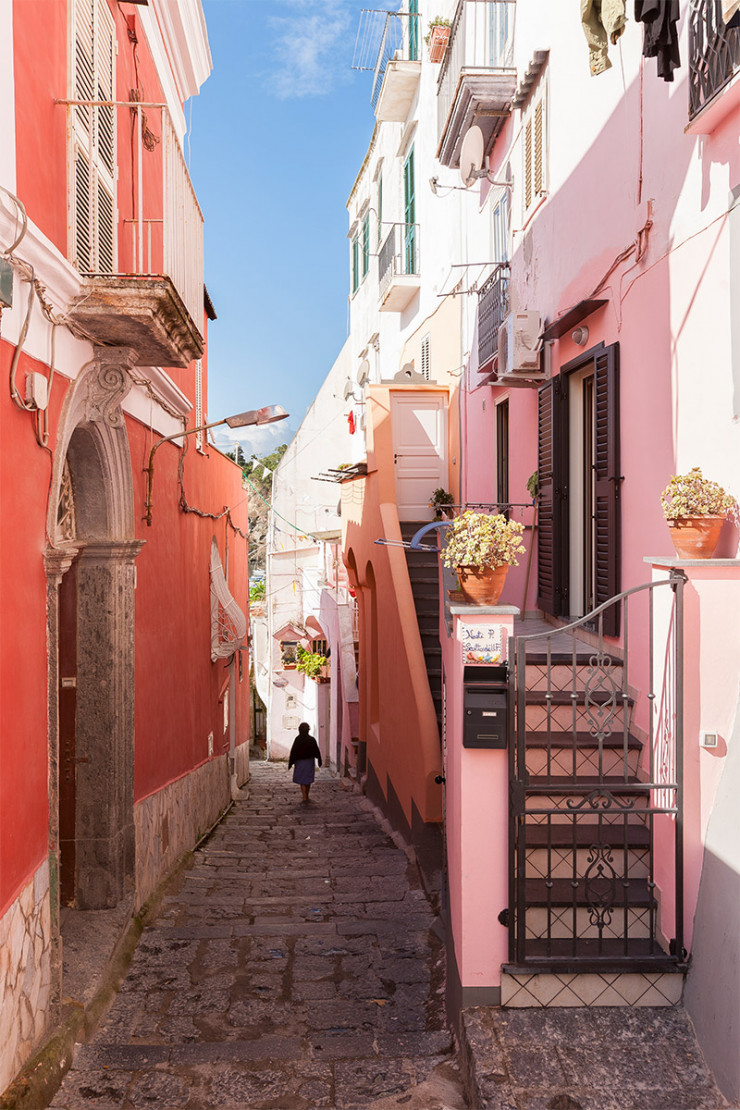 Ici, la couleur s’invite au cœur des ruelles.