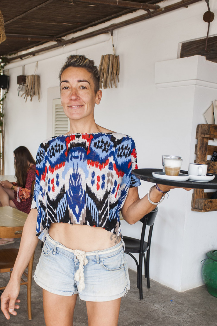 L’île compte beaucoup d’Italiens installés à l’année : Katia, la Milanaise, est le sourire du restaurant Ca Na Pepa, à Sant Francesc.