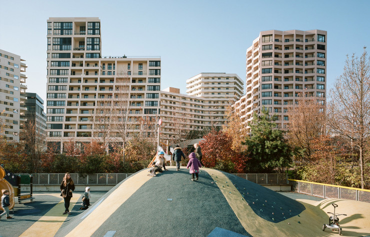 A l’étude dès le début des années 2000 en vue de la candidature de Paris aux JO 2012, la ZAC Clichy-Batignolles réunit bureaux, logements et équipements au nord-est du XVIIe arrondissement.