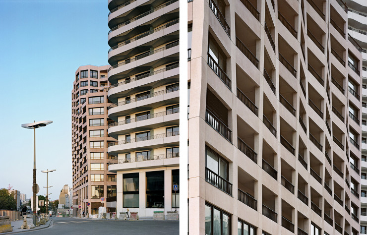 Lisse au niveau de la rue, la façade de l’immeuble rose se « plie » au fur et à mesure qu’elle monte dans les étages.