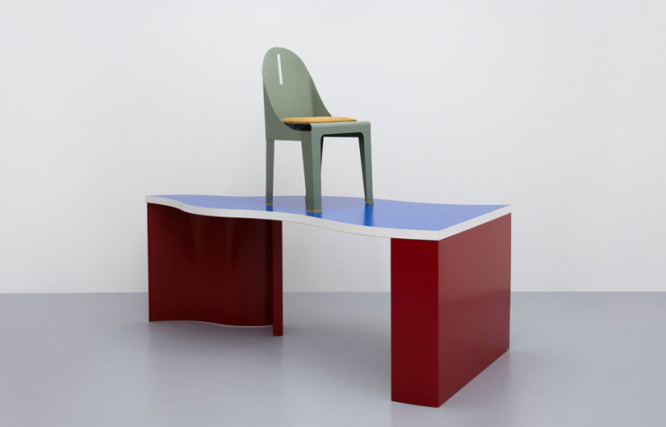 Bureau Bandiera d’Alessandro Mendini (1988, Tribu) à la galerie A1043.