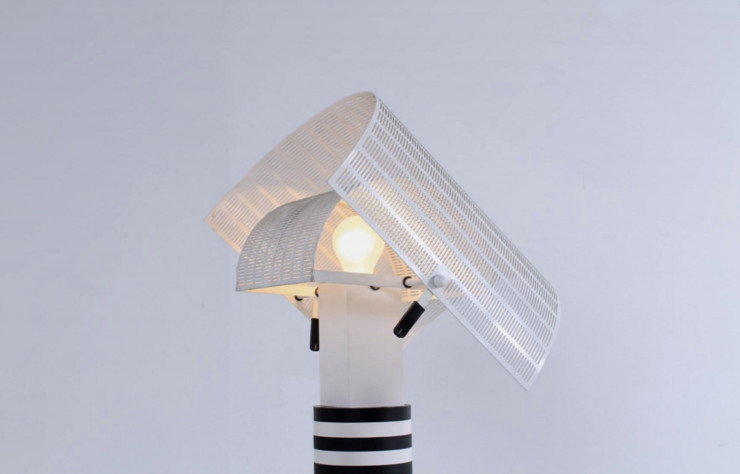 Lampe « Shogun » de Mario Botta (1986) est son astucieux jeu d’abat-jour.