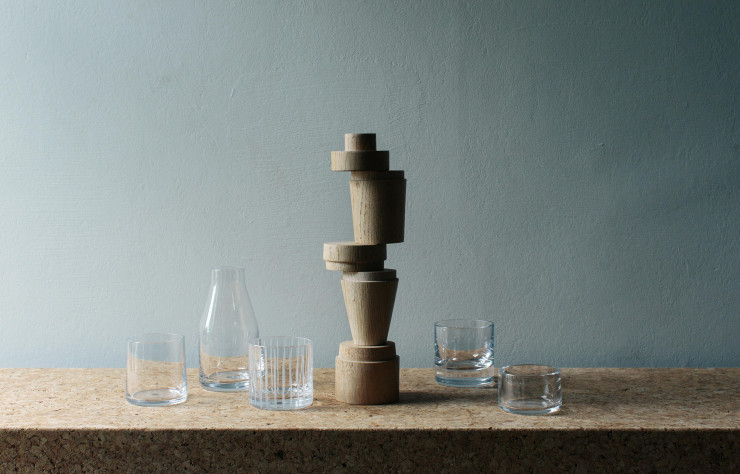 De petits accessoires en bois complètent la collection pour en décupler les possibilités d’utilisation.
