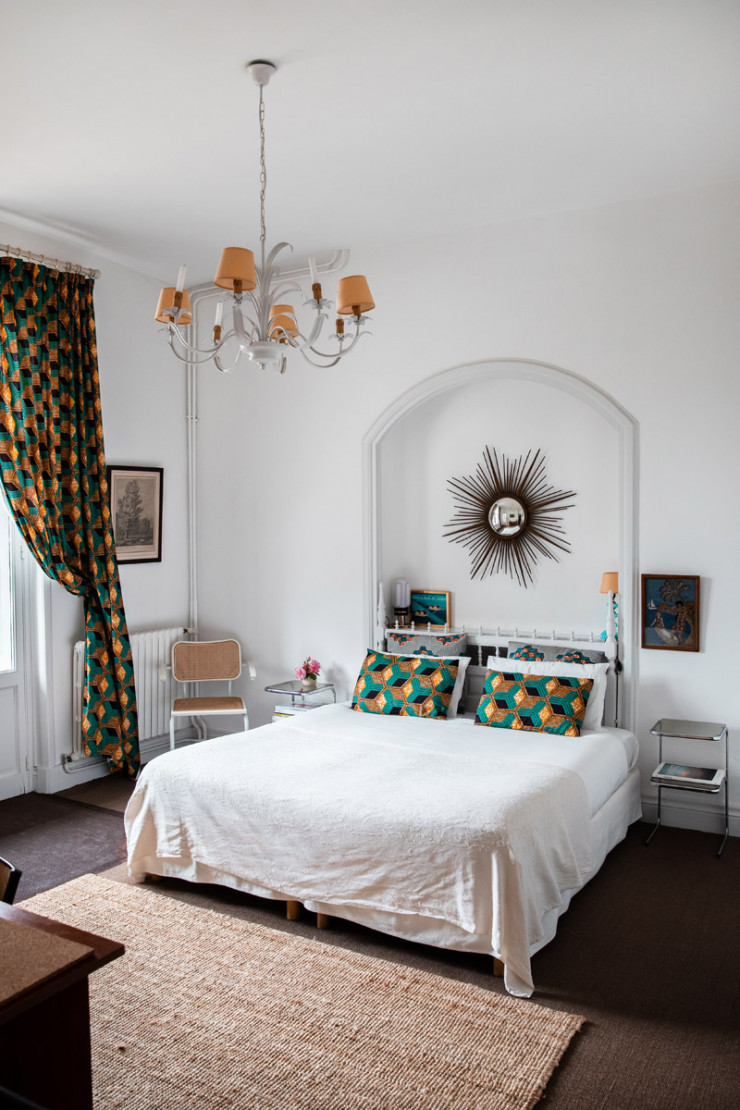 Avec seulement cinq chambres d’un goût délicieux, Etxe Gorria (« la maison rouge » en basque) se niche au cœur de Biarritz. Dans l’authentique bâtisse années 20, Suliane accueille ses hôtes comme à la maison.