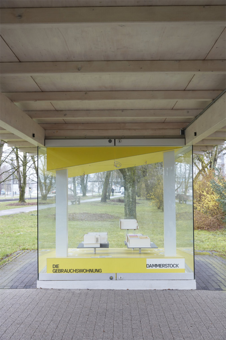 L’ensemble Dammerstock à Karlsruhe est un modèle d’architecture sociale. L’objectif de Walter Gropius n’est pas de faire « avant-garde » à tout prix mais bien de trouver des solutions fonctionnelles (du mobilier standardisé aux sanitaires) pour loger des personnes aux faibles revenus.