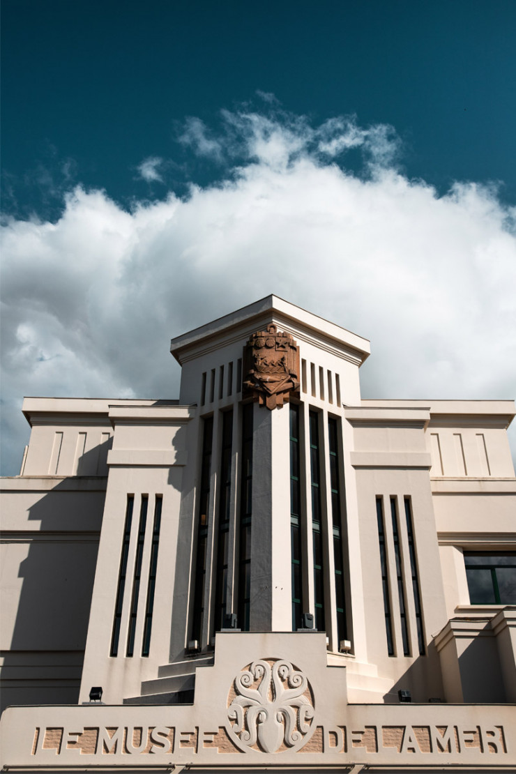Derrière une façade Art déco, les bassins du musée de la Mer montrent la diversité des fonds marins du golfe de Gascogne et d’autres rivages plus exotiques. Le partenariat avec la Cité de l’Océan chahute les repères avec un parcours ludo-scientifique relié à de grandes expositions interactives.