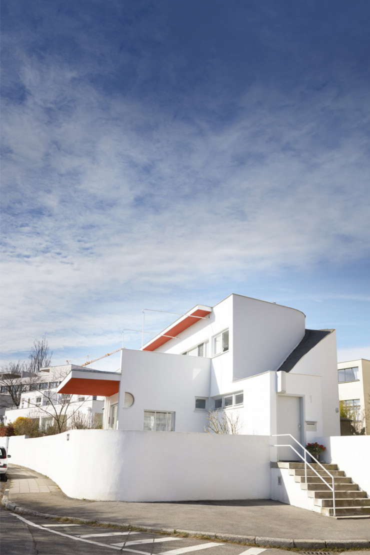 Hans Scharoun est l’un des 17 architectes convoqués par Mies van der Rohe sur Weissenhof, un lotissement construit en 1927. Objectif : réduire les coûts d’un logement standard modulable.