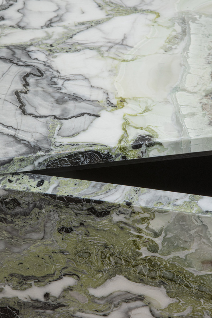 Détail des marbres d’« Inverted Gravity ».