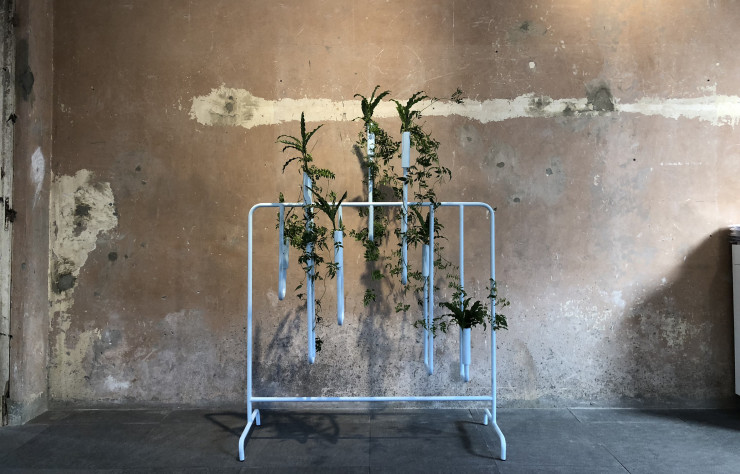 Installation « Holidays in the Sun ».