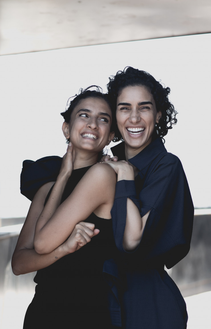 Tara (à gauche) et Tessa Sakhi, fondatrices du T-Sakhi Studio.
