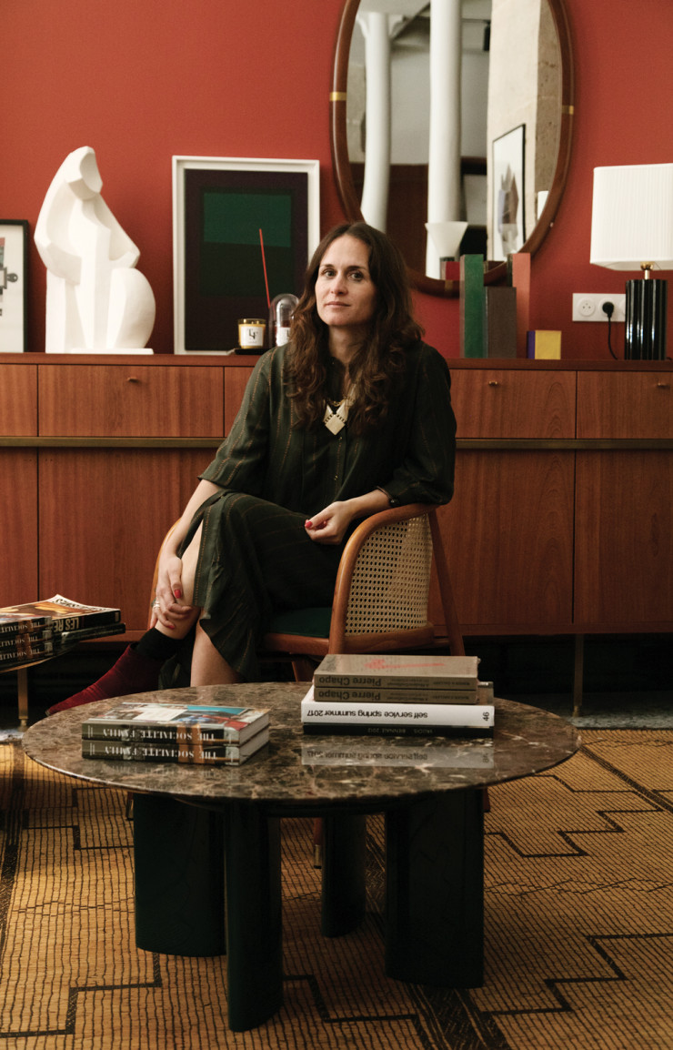 Constance Gennari dans son showroom parisien Socialite Family.
