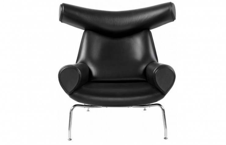 Le fauteuil « Ox »(1960). Wegner était l’un des rares designers-ébénistes. Mais il était aussi capable de s’inspirer de Picasso pour son fauteuil Ox (Boeuf). Cet ovni, aujourd’hui produit par l’éditeur Erik Jorgensen, était très complexe à fabriquer. Encore un fauteuil culte qui a marqué le design du XXe siècle… Réédition Jorgensen, à partir de 9 050 €.