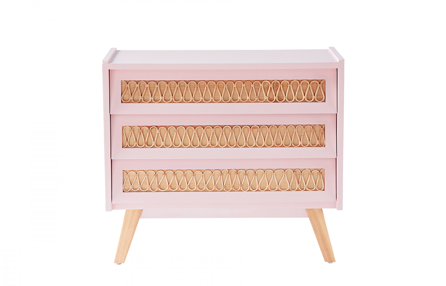 Commode Mila en pin vernis et tiroirs décorés de boucles en rotin, 540 €. Bonton.