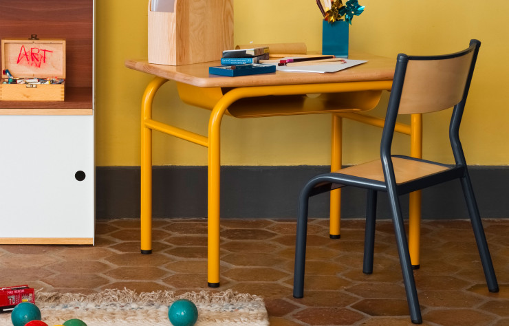 Chaise 510 et bureau scolaire Alban (Label Edition).