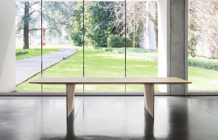 Table Ava de Molteni : un grand nom italien se met à l’ éco-design.