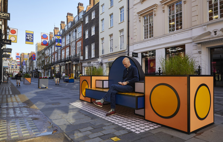 « Walala Lounge » de Camille Walala.