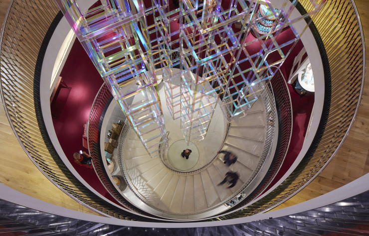 « IriDescent », une installation de Liz West chez Fortnum & Mason.