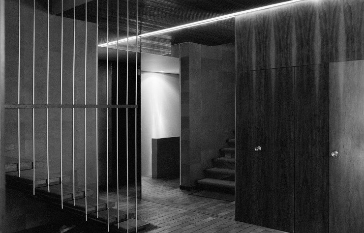 Photographe, Julien Lanoo a consacré une magnifique série à la Maison Delcourt, à l’occasion d’une exposition lilloise, présentée au WAA0, le centre d’architecture et d’urbanisme de la métropole.