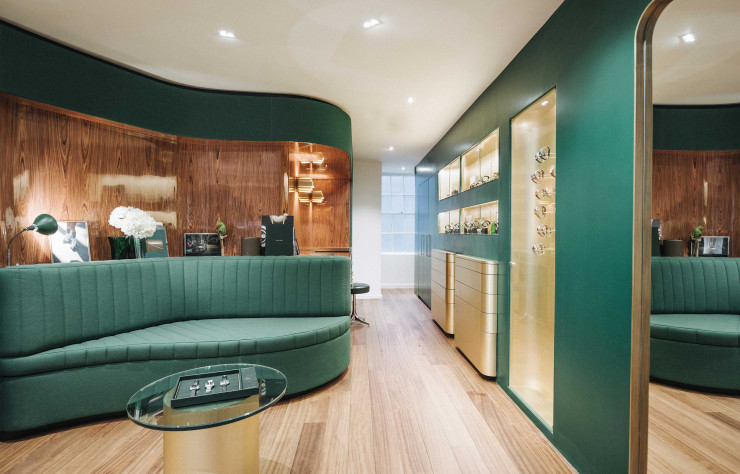 À l’image des modèles exposés, inspirés des sixties et des seventies, la boutique londonienne de March LA.B décline une déco rétro élégante et raffinée mais subtilement modernisée.