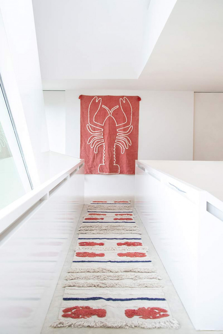 Le tapis Lobster de Lorena Canals ravira tous les nostalgiques des vacances à la mer.
