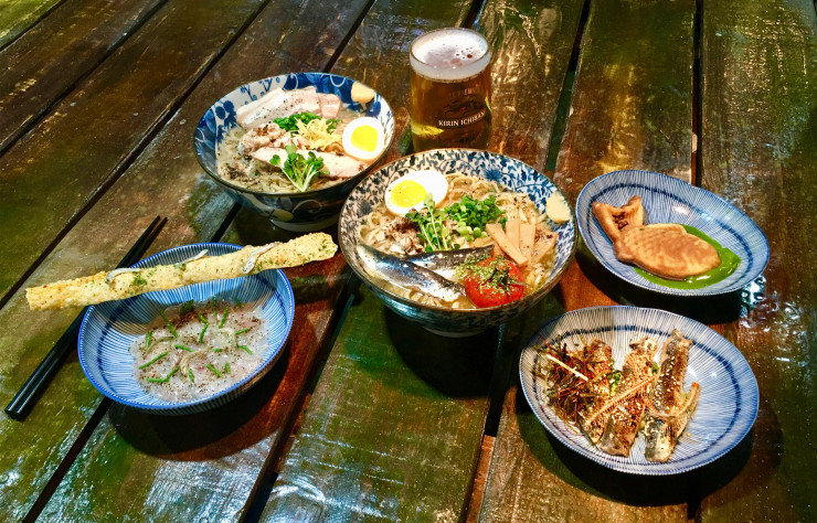 Nouilles maison de blé, porc basque, soja de qualité, miso de Kyoto : les produits proviennent des meilleurs terroirs français et japonais.