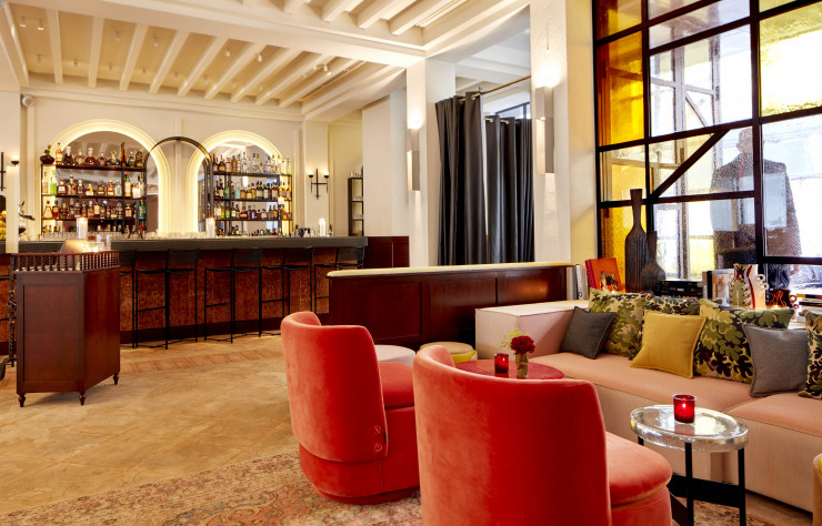 Le bar du Sinner, ses imposants volumes et son atmosphère très cosy.