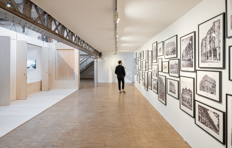 Documents graphiques, photographies et projections de vidéos animent une première partie consacrée à un état des lieux historique.