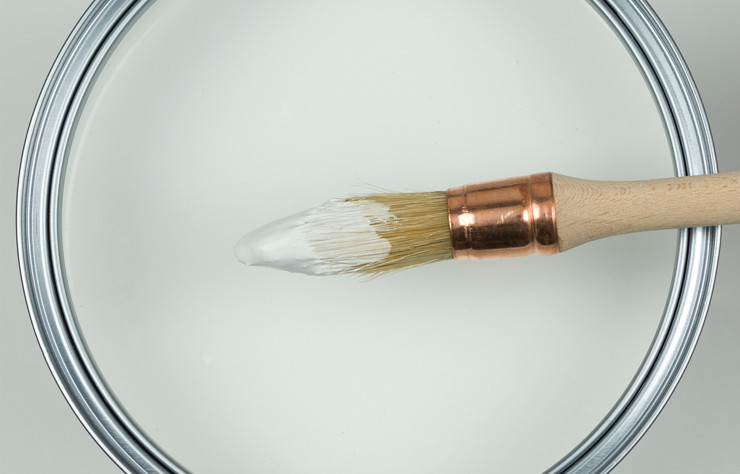 Ressource propose des alternatives au blanc pur, avec notamment la fameuse peinture Not Totally White.