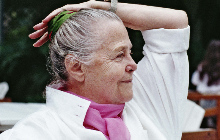 Charlotte Perriand à Rio de Janeiro en 1987.