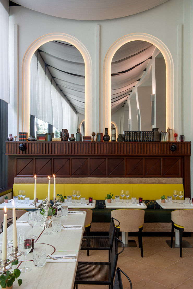 Après un repas métissé au restaurant, se perdre dans des corridors aussi sadiens que lynchiens peut être au menu.