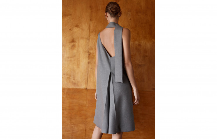 Robe-tube asymétrique adaptée d’un modèle de la collection Automne-hiver 2008.