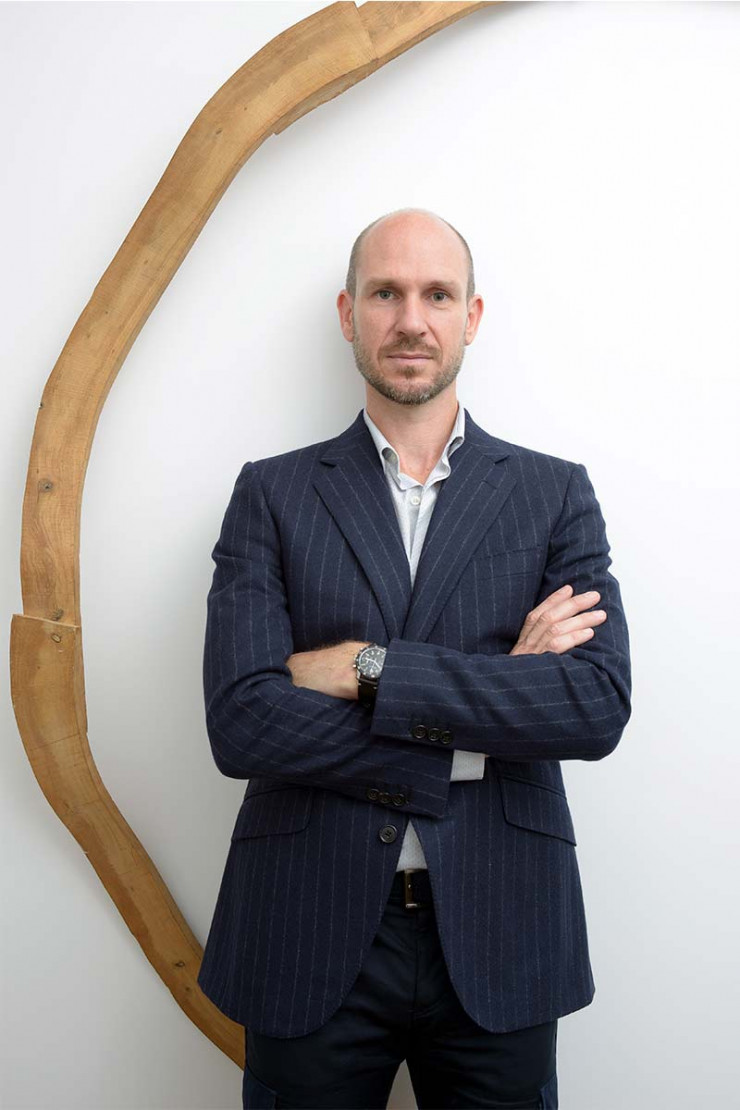 Tristan Auer a réalisé, en 2019, l’hôtel Sinner dans le Marais, à Paris, le Four Seasons de Dubai, le Shangri-La à Hongkong, où il travaille actuellement sur le premier hôtel Orient‑Express.