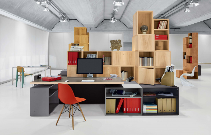 UniFor s’est liée de bonne heure aux architectes. Avec Jean Nouvel, cela a notamment donné naissance aux Cases, des rangements proposés en bois ou en couleur.