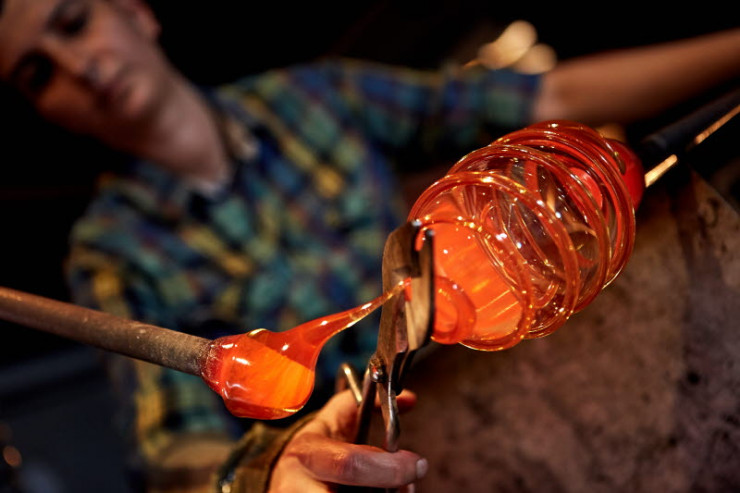 Une occasion unique de s’initier au soufflage du verre.