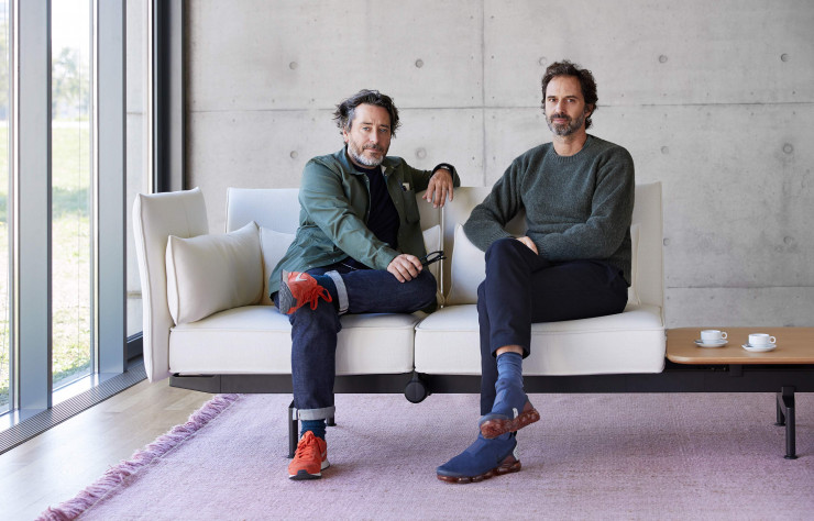 Jay Osgerby (à gauche) et Edward Barber, les créateurs, pour Vitra, de ce nouveau concept.