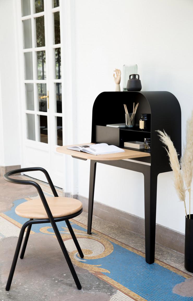 Elmer dans sa configuration bureau avec la chaise Edmond.