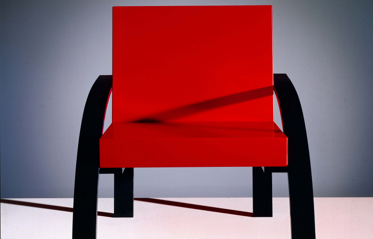 Édité en 1989, le fauteuil Parigi est totalement différent vu de face.
