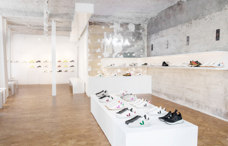Dans la lignée d’Aesop, Veja s’est entiché des architectes de l’Atelier Ciguë pour imaginer sa première boutique.