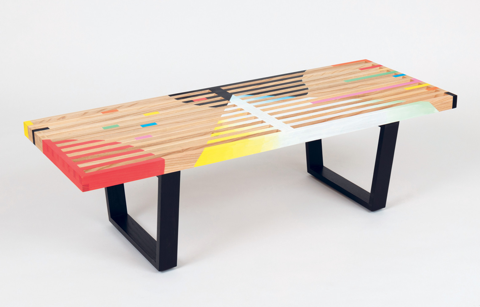 Baptisée « Géométrie variable et pixels au naturel », le banc du graphiste Eric Giriat a voulu...