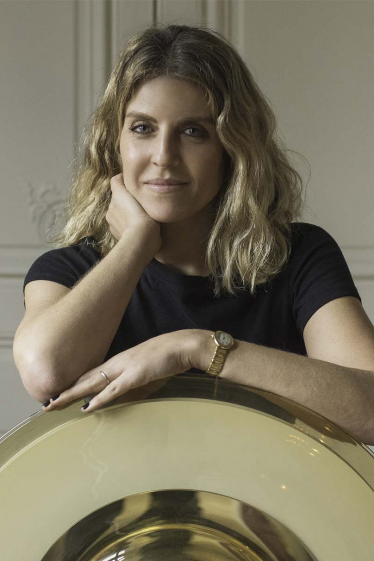 Sandra Benhamou, qui vient de livrer un appartement haussmannien avec jardin à Paris, travaille actuellement à l’aménagement d’une maison au cap Bénat, dans le sud de la France, et à celui du flagship-store d’une marque de mode.