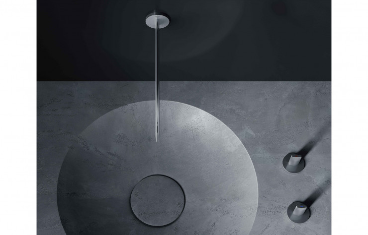 « Grohe Atrio Icon 3D ». De profil, un dessin extrêmement pur ; de haut, une paroi si fine qu’elle semble disparaître.