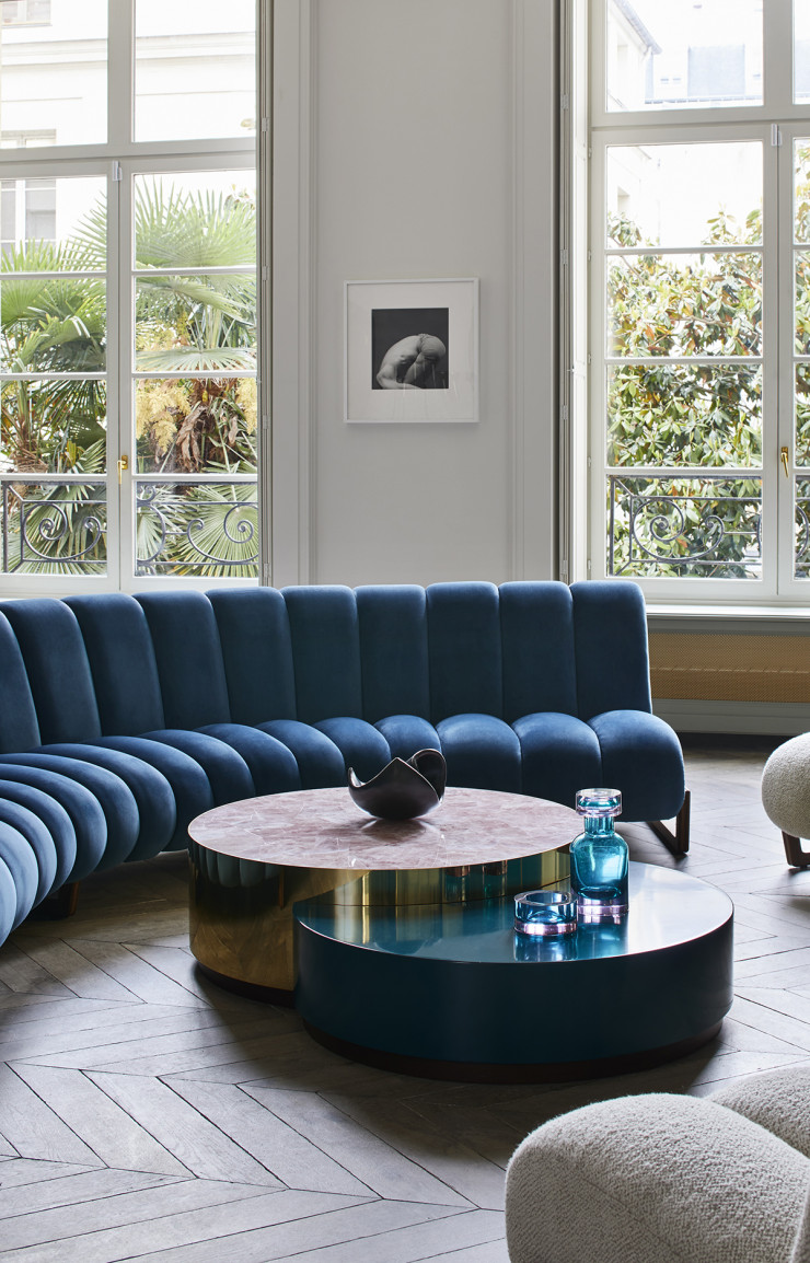 Nouvelle collection de mobilier et de déco signée Humbert & Poyet au showroom The Invisible Collection, à Londres. Canapé Grand Théodore.