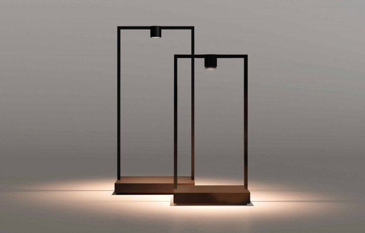 Inspirée du cabinet de curiosités, Curiosity, de Davide Oppizzi (Artemide) est à mi-chemin entre le luminaire et le socle d’exposition.