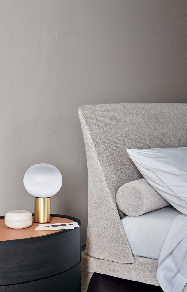 12/ Lit Kelly, design Emmanuel Gallina, à partir de 5 500 €. Poliform.