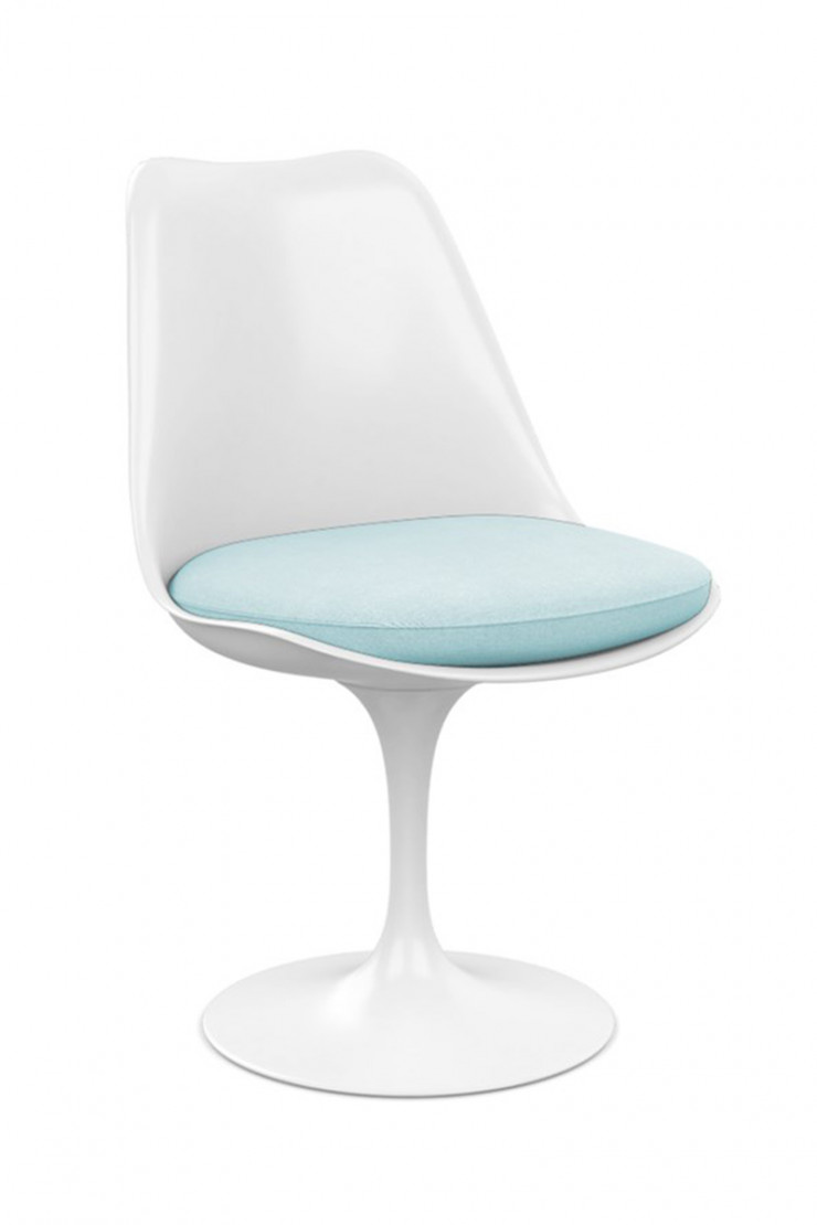 Avec ou sans accoudoirs, la Tulip Chair (1956) est déclinable dans de multiples combinaisons.