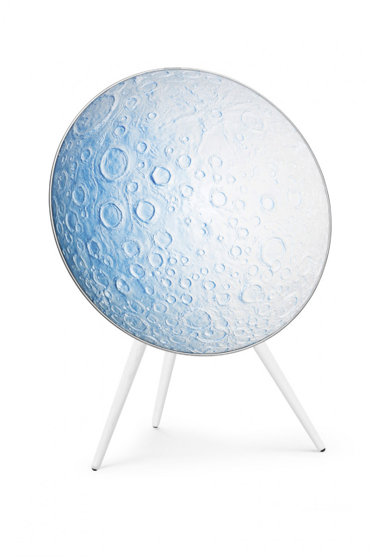 Enceinte Beoplay 9 par Bang & Olufsen, customisé par l’artiste Daniel Arsham.