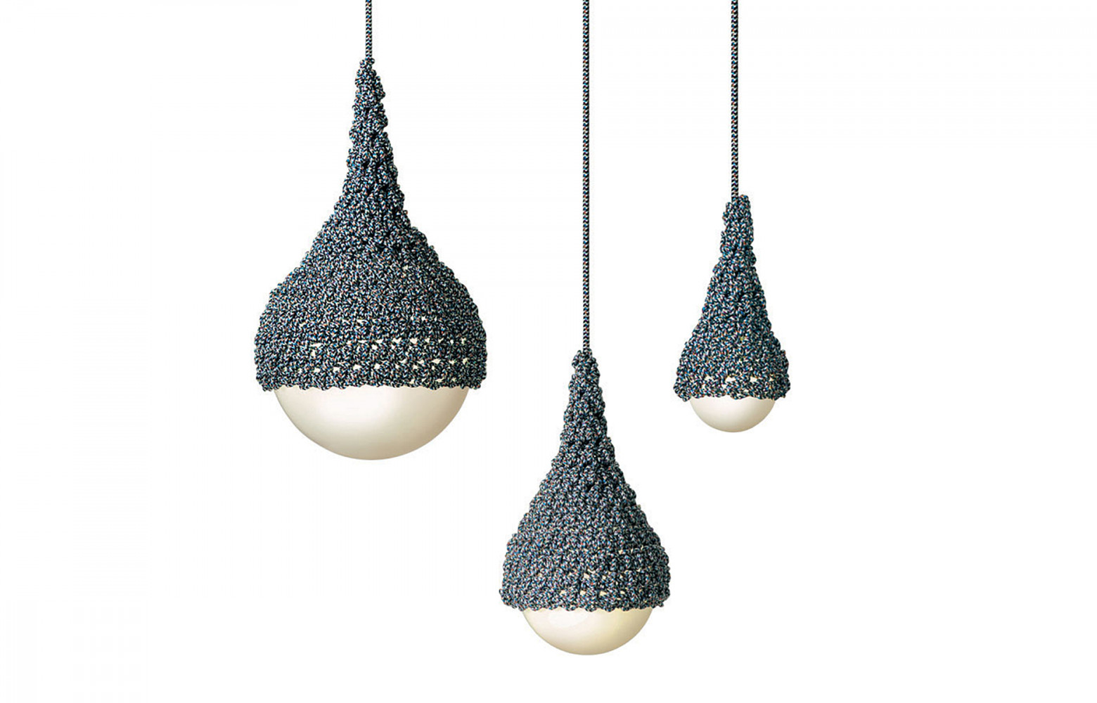 Suspensions « Cordula » en cordage et acier, design Ouch! Studio, à partir de 490 €. Missoni Home.