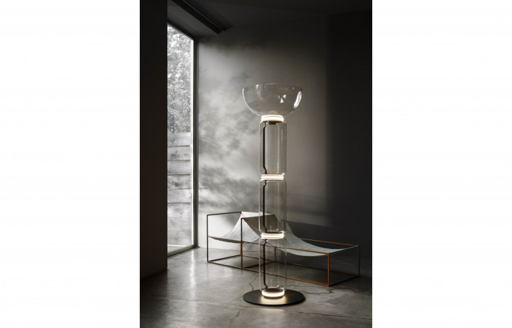 Lustre Noctambule au côté d’une assise de Muller/Van Severen.