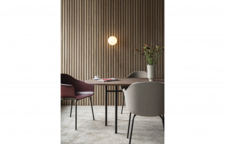 Les chaises de la collection « Harbour », à l’origine spécialement dessinée pour The Audo, l’espace multi-usage initié par l’éditeur Menu dans le quartier portuaire de Nordhavn, à Copenhague.