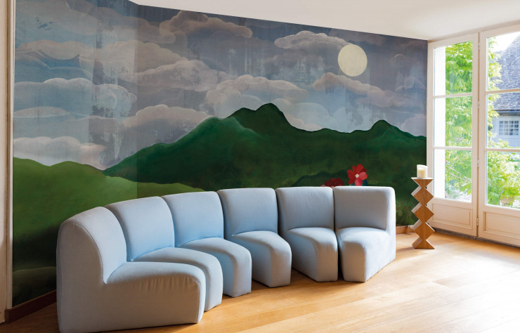 Modèle Luna, de Jenne Pineau, peint et signé à la main. Décor de (l x h max.) 457 x 280 cm en cinq lés (Bien Fait).
